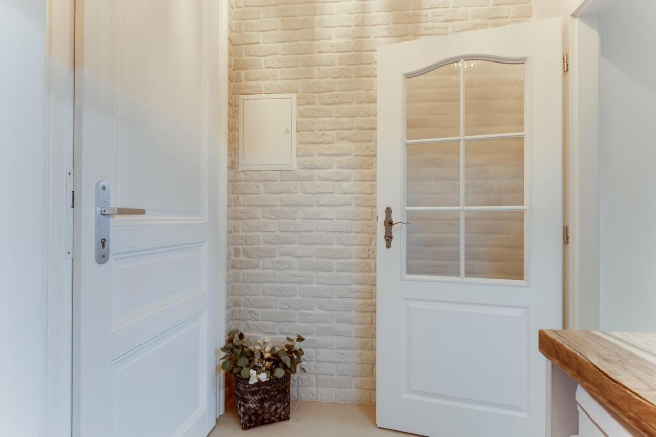 Dream Duplex On Riverside Prague Exterior photo